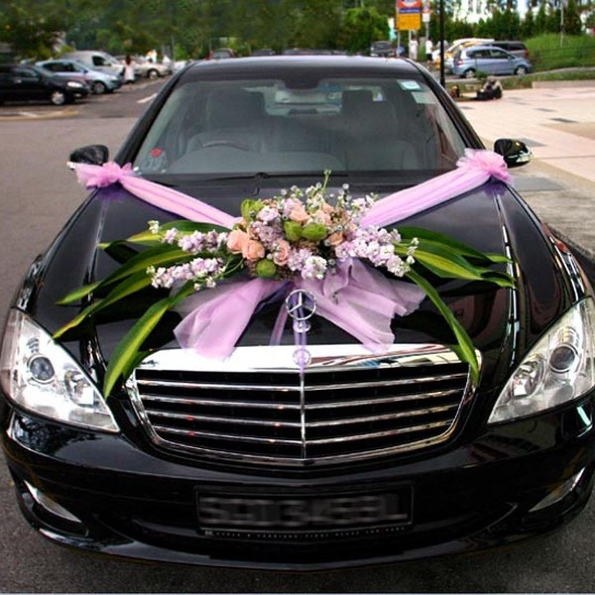 El Coche del Novio se Adorna: Ideas para Decorar el Vehículo Nupcial
