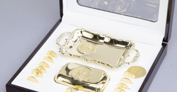 Arras de boda: el significado detrás de las monedas normales